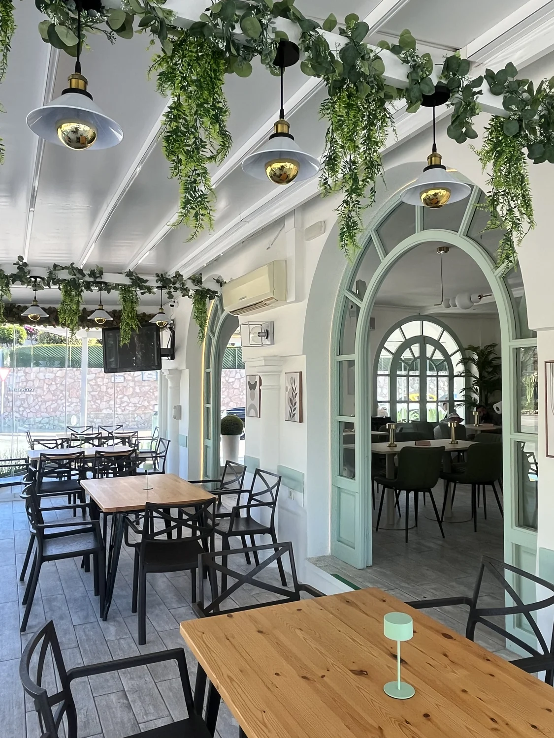 Interior George's Restaurant